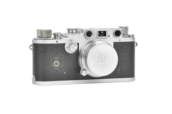 A Leica IIIc camera, circa 1935, serial number 396840, with a summar lens and fitted leather case.  Illustrated