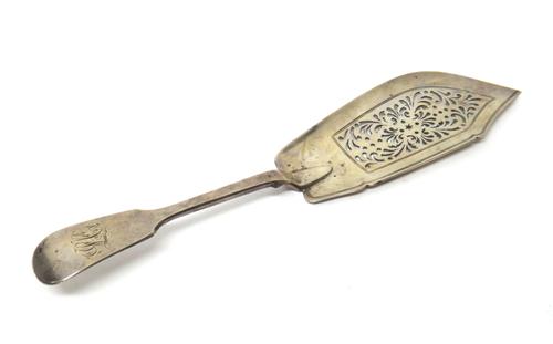 A William IV silver fiddle pattern fish slice, with pierced decoration, London 1836, weight 192 gms.