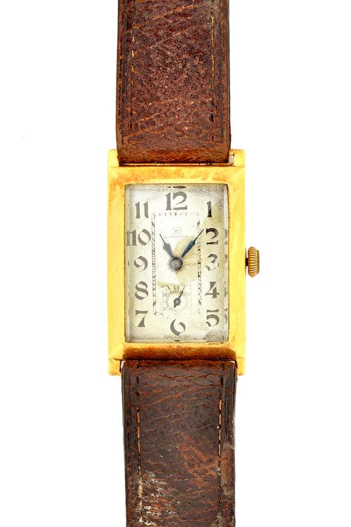 An Election 18ct gold rectangular cased gentleman's wristwatch, with a signed, jewelled circular movement, the rectangular silvered dial with black Ar