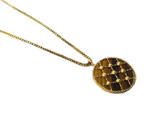 A 9ct gold mounted tiger's eye circular pendant, the front with lattice work decoration, on a 9ct gold square link neckchain with a bolt ring clasp, g