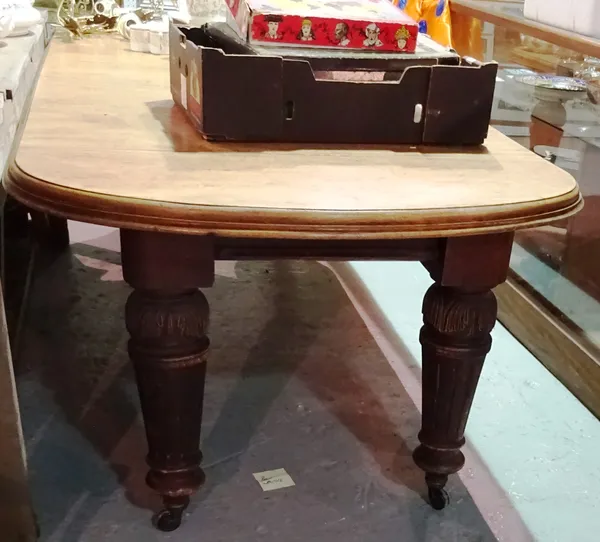 A Victorian mahogany extending dining table, on turned bulbous supports, to include two extra leaves, 148cm wide x 78cm high, 250cm wide fully extende