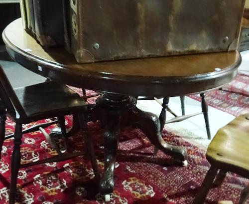 A 19th century mahogany snap-top oval dining table, 130cm wide x 80cm high. H8