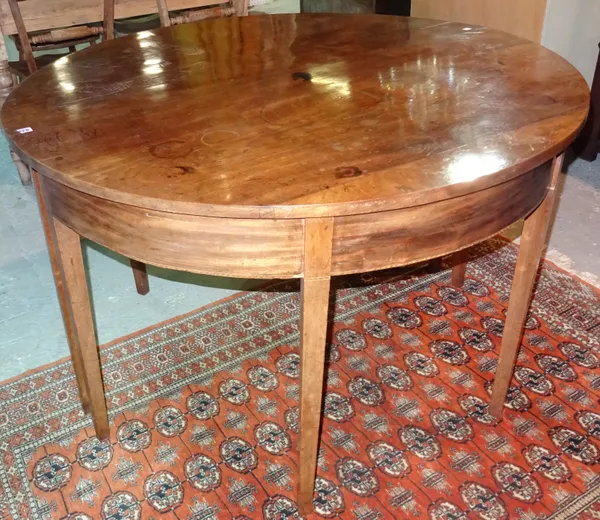 A George III mahogany D-end dining table, 122cm wide.  H7
