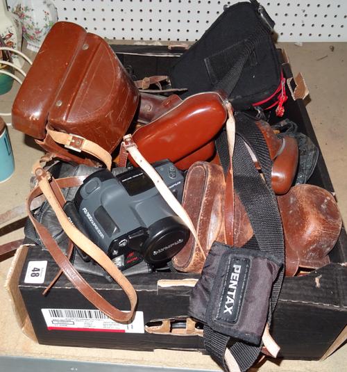 A quantity of early 20th century cameras and accessories, (qty).  S4