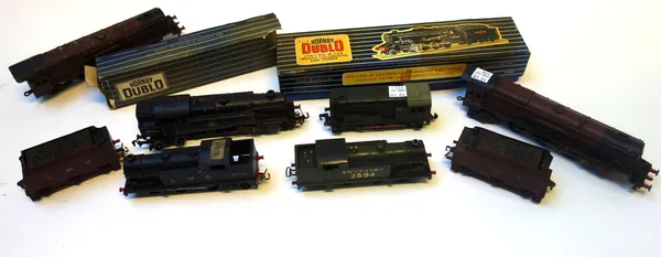 Eight Hornby OO gauge locomotives including Southern 2594, two Duchess of Atholl, Diesel 0-6-0, Silver King, LMR 2-8-0 freight locomotive and tender (