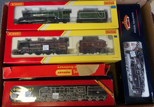 A quantity of OO gauge railway locomotives, coaches, wagons and rolling stock, including six Hornby locomotives and tenders; 'Flying Scotsman', 'Hunt'