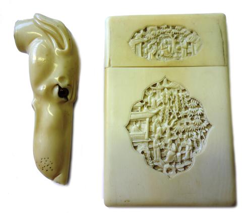 A Victorian ivory walking stick handle carved as a dog's head with inset glass eyes, 10cm long, and a Chinese 19th century visiting card case, 11.5cm