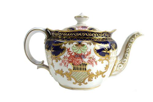 A Royal Crown Derby Imari pattern six piece tea service, early 20th century, comprising; a teapot and cover, a two handled sucrier and cover, a milk j