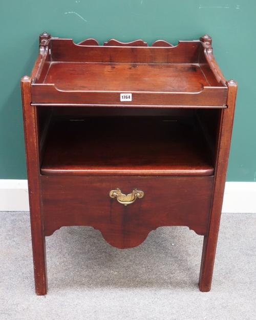 A George III mahogany night stand with removable tray top, 61cm wide x 77cm high.