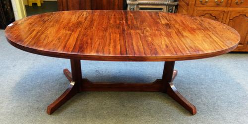 Archie Shine; a mid-20th century rosewood oval extending dining table, with one extra leaf, 110cm wide x 200cm long x 246cm extended. (To be sold with