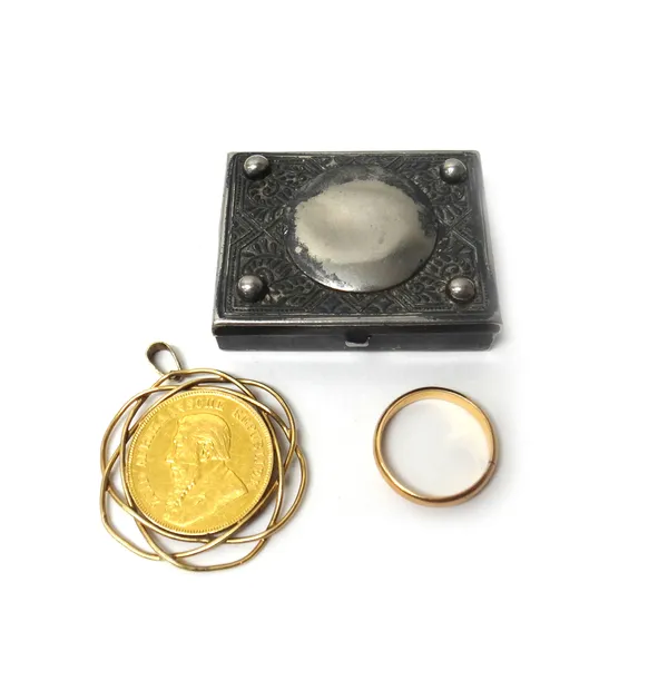 A South Africa gold one pond 1898, mounted as a pendant, a wedding ring (unmarked), ring size K and a plated metal rectangular hinge lidded pill box.