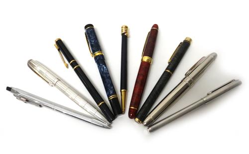 A silver cased ballpoint pen, detailed 925, a Dupont Paris silver plated ballpoint pen, a mottled blue plastic Parker fountain pen, a marble effect Sh