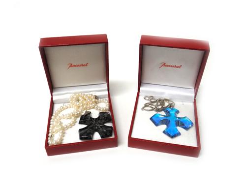 A Baccarat mirrored grey glass pendant cross, fitted to a freshwater cultured pearl necklace, with a magnetic clasp ( the thread broken) and a Baccara