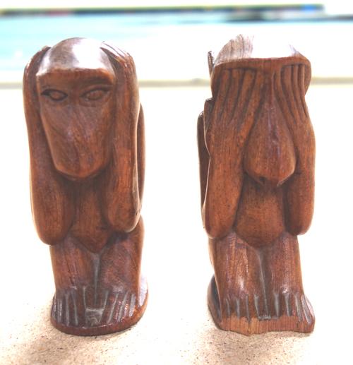 A quantity of silver plated items, including a cake stand, caddies, pheasants and sundry, including an oak box, (qty).  SH6