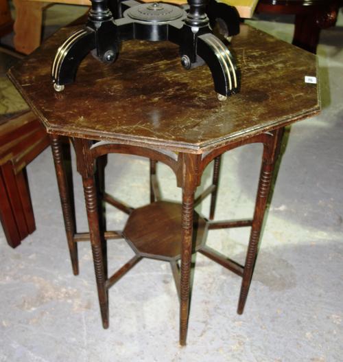 A George III style mahogany twin pedestal extending dining table, with one extra leaf, 113cm wide x 212cm long extended.  I7