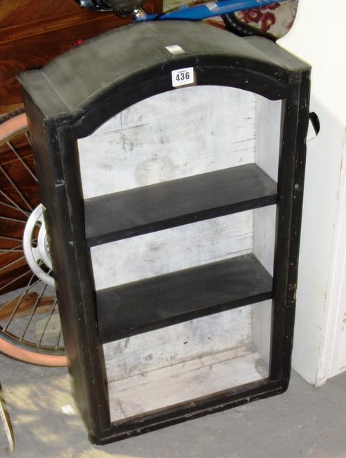 A 20th century mahogany pedestal desk with green leather top, 122cm wide.  D1