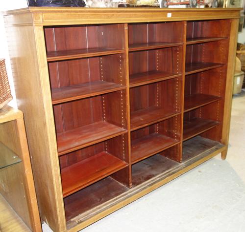 A set of six Victorian mahogany balloon back dining chairs. (6)  H9