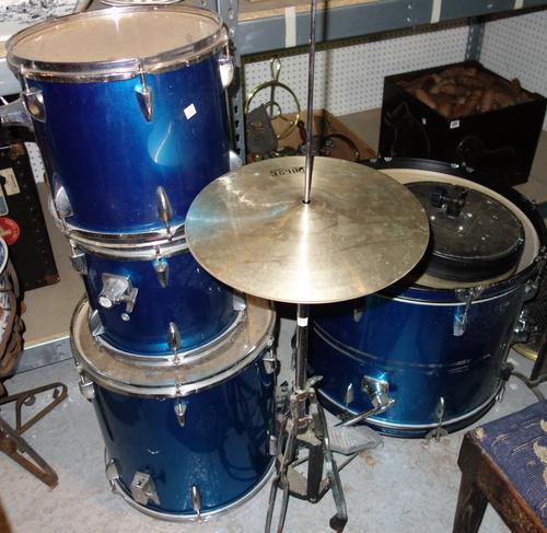 A 19th century ebonised writing desk with inset green leather top, 89cm wide.  G9
