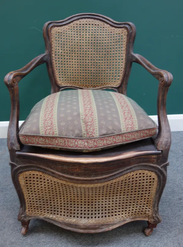 A Victorian mahogany button nursing chair. SH10