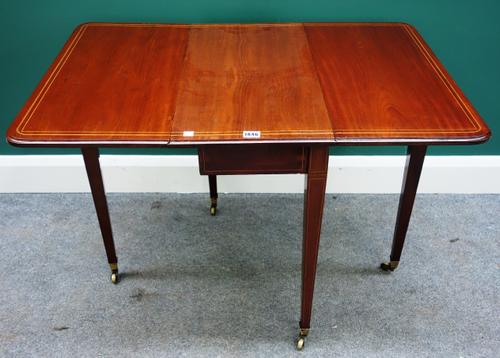 An early 20th century oak dressing table mirror in the Arts & Crafts style, 51cm wide.  G6