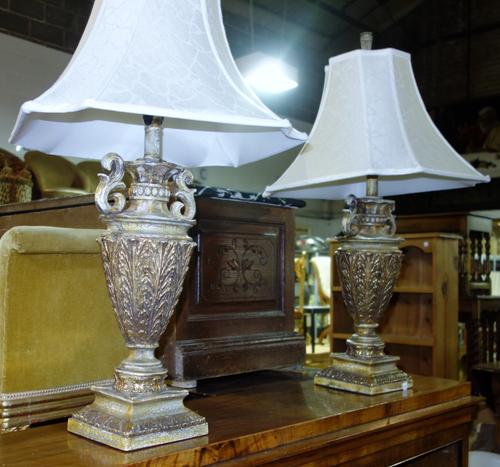 An early 19th century mahogany pedestal Pembroke table, 107cm wide. J6