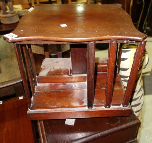 An Edwardian mahogany display cabinet, 124cm.  EXTRA