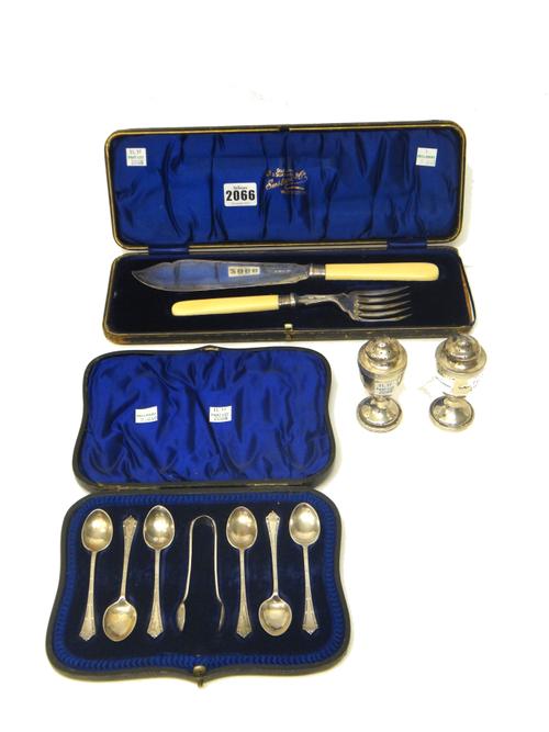 A pair of silver fish servers with ivory handles, Sheffield 1901, with a case, a set of six silver teaspoons with a matching pair of sugar tongs, Shef