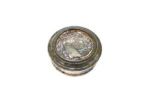 A silver circular box and cover, the cover decorated with two game birds amidst reeds, by Richard Jarvis, 7.3cm diameter, weight 151 gms.  Illustrated