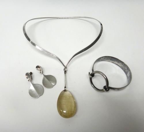 A Georg Jensen Torun silver collar necklace, detailed 'Georg Jensen Denmark Torun 925S 169', import mark London 1970, the front with a rock crystal pe