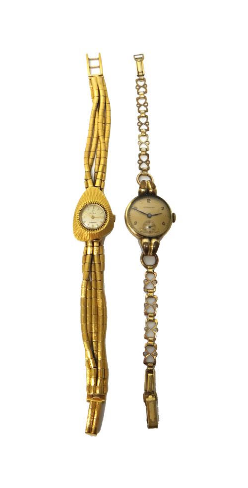 A Cyma Cymaflex lady's gold bracelet wristwatch, the signed circular silvered dial with gilt baton shaped numerals, on a five row link bracelet with a
