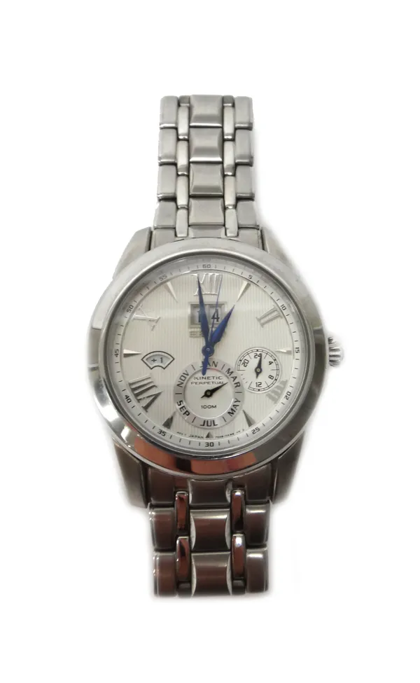 A gentleman's Seiko Kinetic perpetual calendar steel bracelet wristwatch, numbered to the caseback 393552, with a date aperture, a month dial, a twent