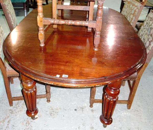 A Victorian mahogany circular extending dining table, with an extra leaf, 150cm wide, 207cm fully extended. E6