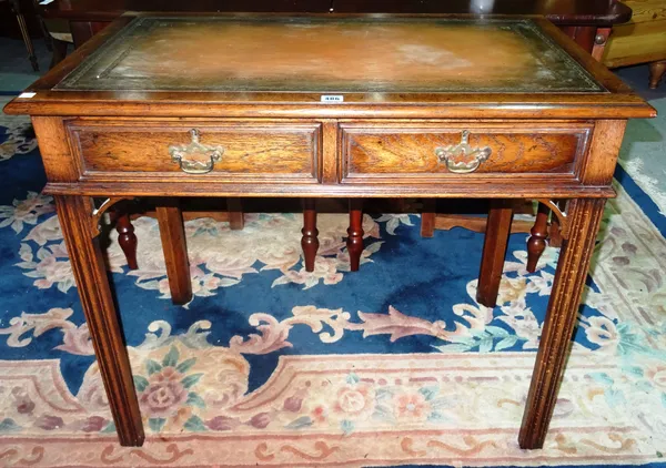 A 20th century oak writing table, with inset brown leather top, 90cm wide. G10