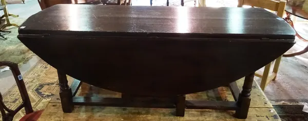 A 20th century mahogany low gateleg table, 120cm wide x 47cm high. G8