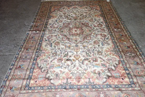 An Indian rug, 270cm x 176cm.   J7