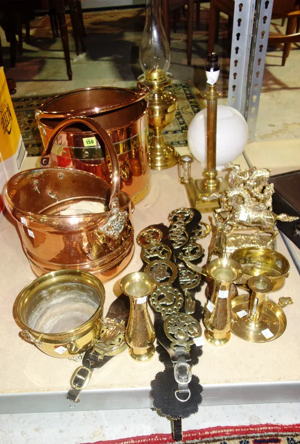 A quantity of copper and brass collectables, a bucket, horse brasses and sundry, (qty).  S3B