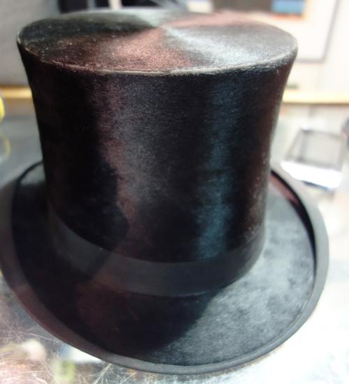 Collectables, including; a Gerrard brushed silk top hat, a Dobbs felt bowler hat, a boxed Woodrow brushed silk top hat, two hunting whips with horn  h