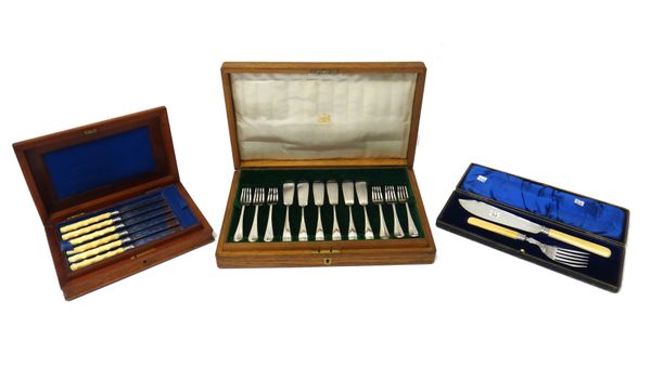 A set of six pairs of fish knives and forks by Mappin & Webb, Sheffield, mostly 1913, (one fork 1912), combined weight 656 gms, with an oak case to ho