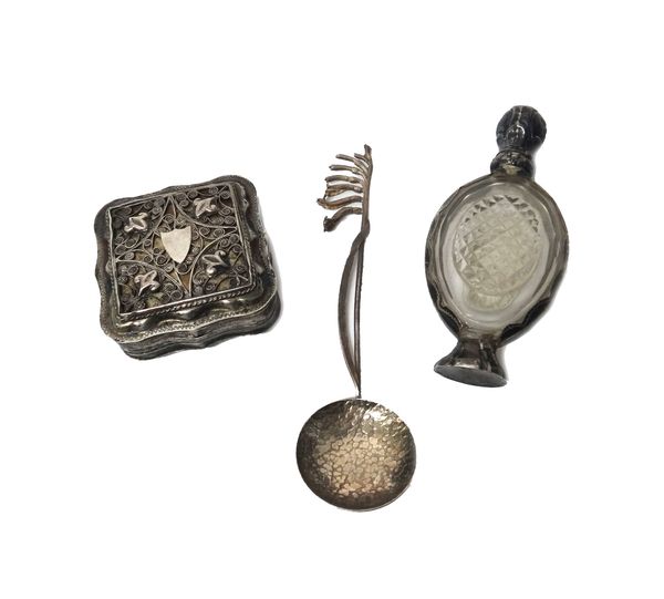 Foreign wares, comprising; a shaped square hinge lidded box, with filigree decoration, probably Dutch, an oval glass scent bottle and a spoon, with fl