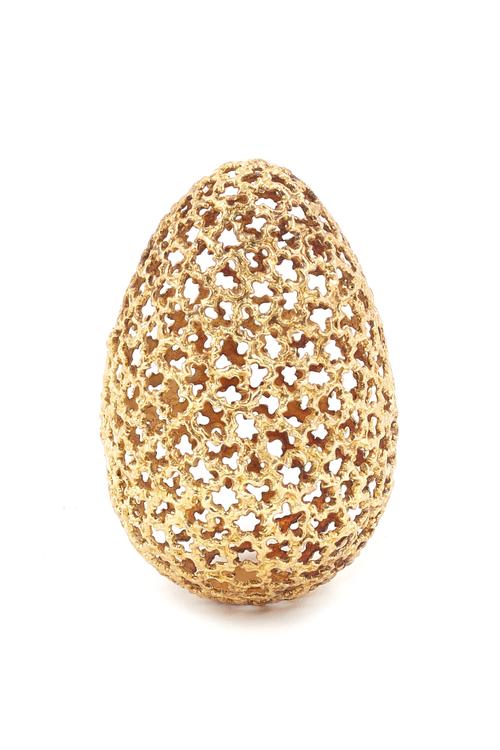 A Stuart Devlin silver gilt model of an egg, of cast and pierced openwork form, detailed 20, London 1983, weight 20.5 gms, with a Stuart Devlin box.
