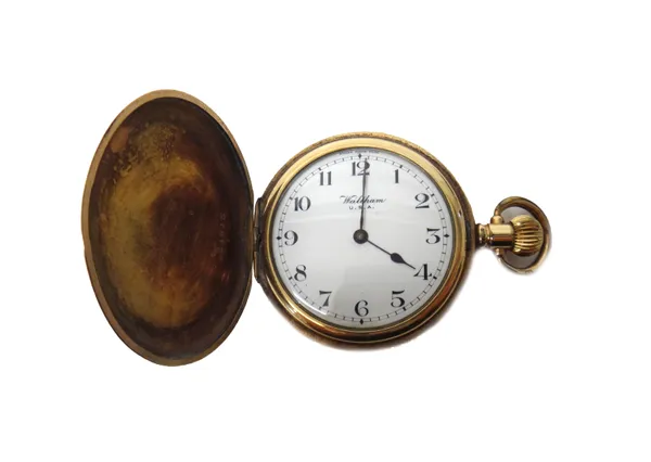 A Waltham U.S.A gentleman's gilt metal cased keyless wind hunting cased pocket watch, the lever movement detailed 'A.W.W.Co Waltham USA', the signed e