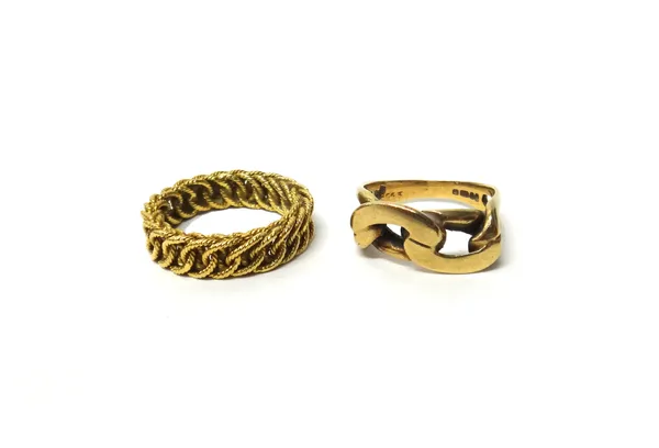 A 9ct gold ring, in a pierced chain link design, ring size Q, weight 5.1 gms and a gold band ring, in an interwoven ropetwist link design, detailed 75