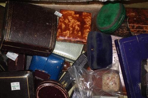 A quantity of jewellery boxes in various shapes, sizes and conditions, to include 19th century and later examples, (qty).   S4B