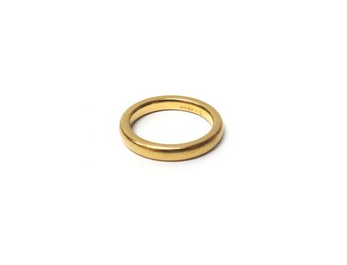 An 18ct gold plain wedding ring, ring size J, weight 4.9 gms, with a case.