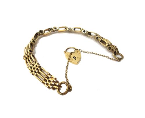 A 9ct gold curved bar and oval link gate bracelet, on a 9ct gold heart shaped padlock clasp, fitted with a safety chain, weight 15 gms, with a case.