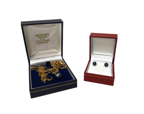 A group of jewellery, comprising; a grey tinted cultured pearl pendant, with an 18ct gold neckchain, a pair of grey tinted cultured pearl earstuds, th