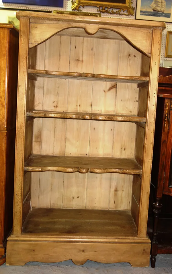 A 20th century pine floor standing open bookcase, with three shaped shelves, 81cm wide x 139cm high.   E9