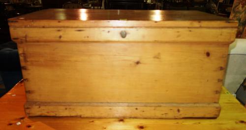 A 20th century pine lift top trunk, 98cm wide x 49cm high.   C7