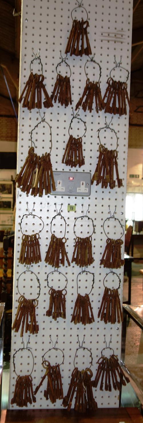 A quantity of 18th century and later iron keys.  S2M