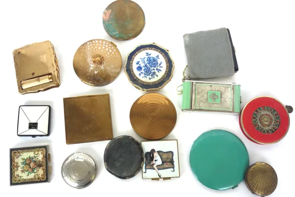 A quantity of ladies compacts, including; a Stratton with lipstick holder, Zenetta, La Question, two further Stratton and sundry, (16).